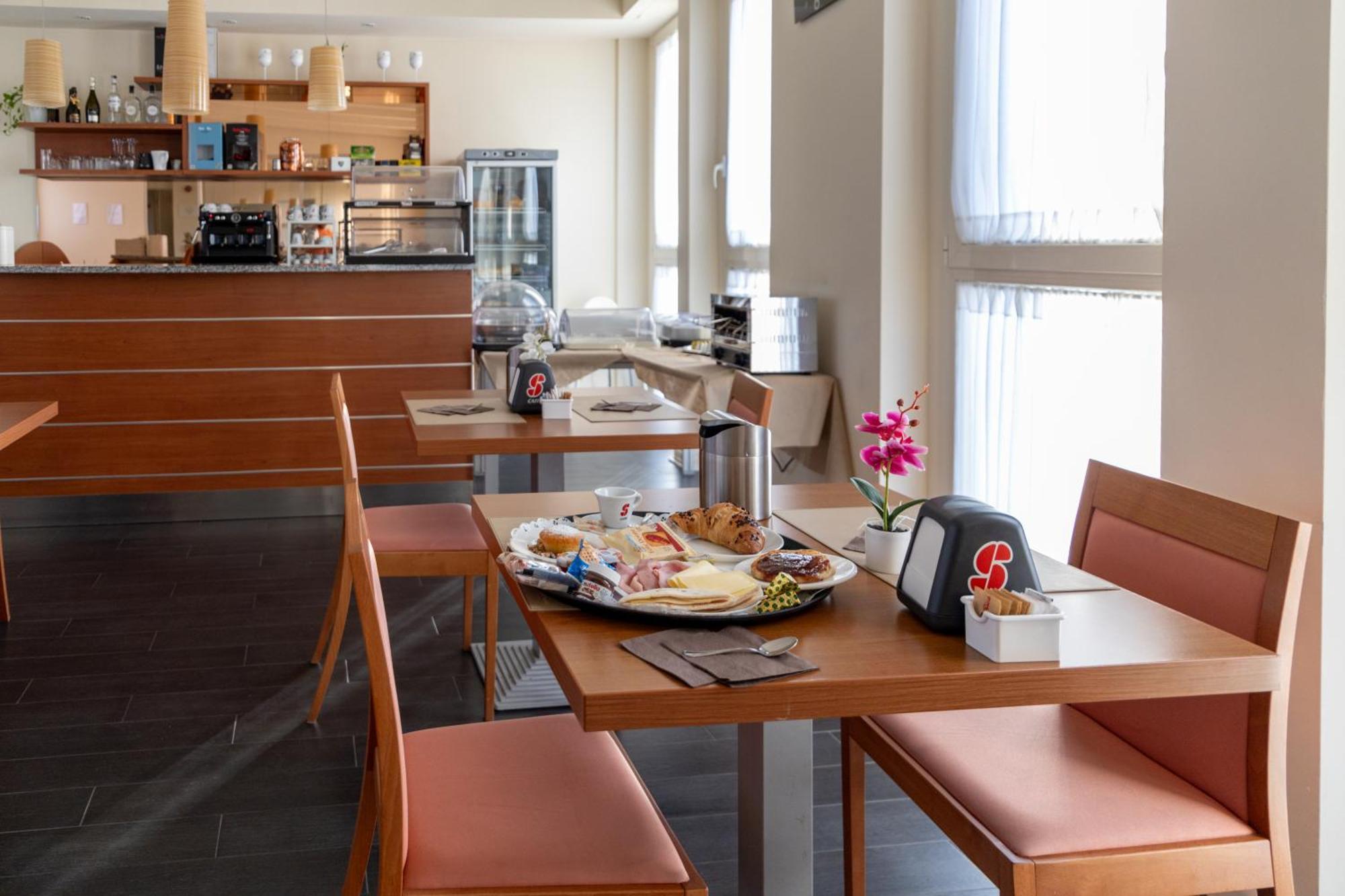 Hotel Giallo Noceto Εξωτερικό φωτογραφία