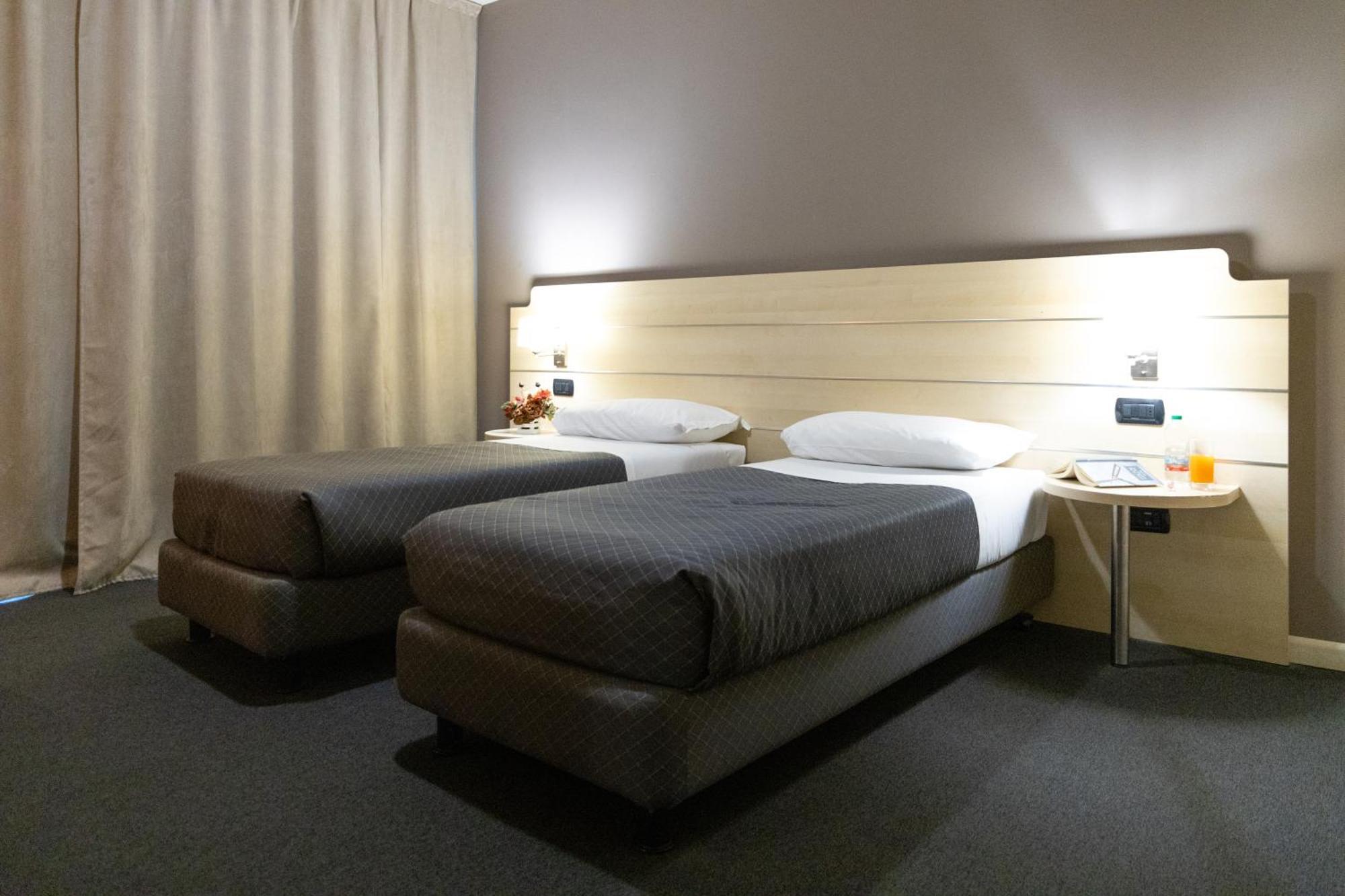 Hotel Giallo Noceto Εξωτερικό φωτογραφία